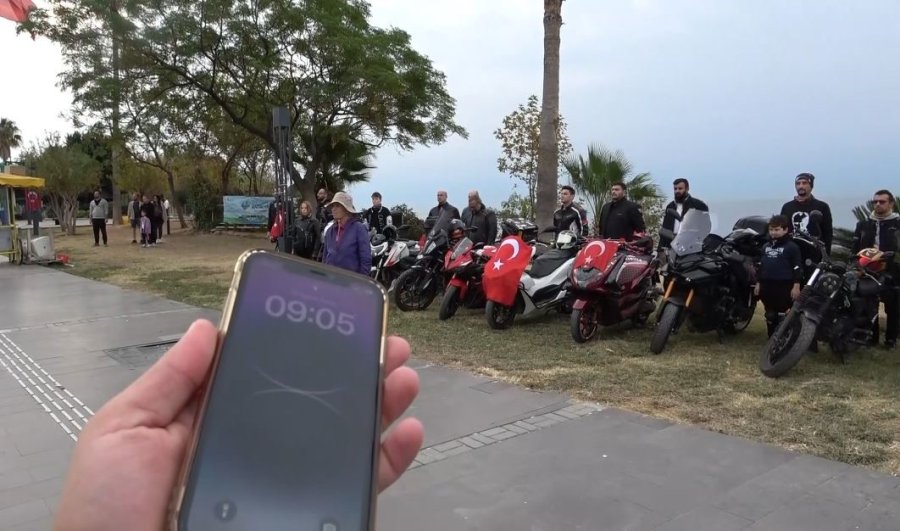 Antalya’da Atatürk İçin Karada Ve Denizde Saygı Duruşu