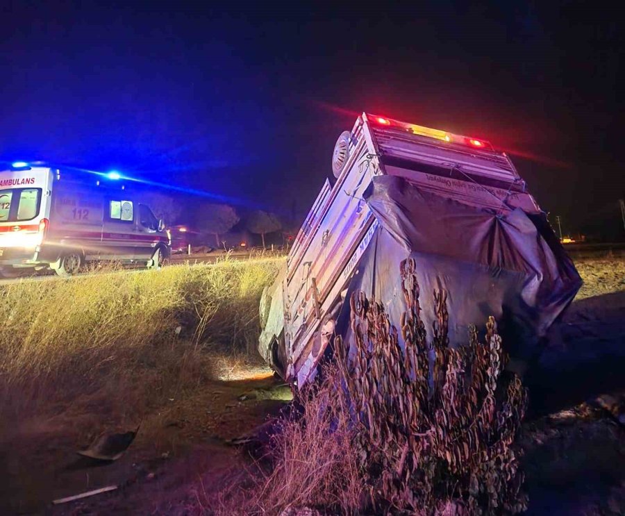 Kamyonet Şarampole Uçtu: 6 Yaralı