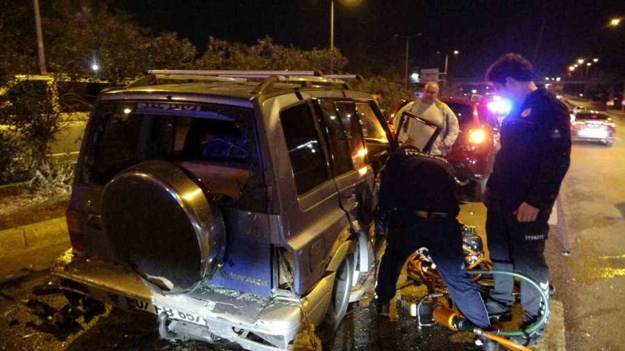 Kazada Aracın İçinde Sıkışan Annesinin Elini Bir An Olsun Bırakmadı