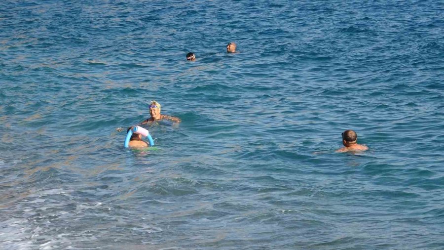 Antalya’da Kar Manzaralı Deniz Keyfi