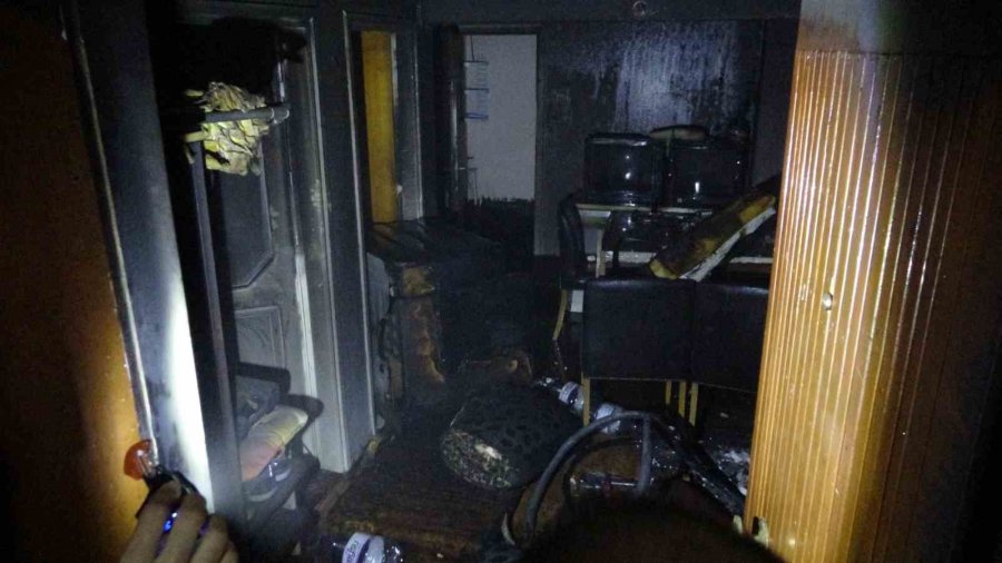 Yanık Kokusuyla Fark Edilen Yangın, İtfaiyeyi Alarma Geçirdi