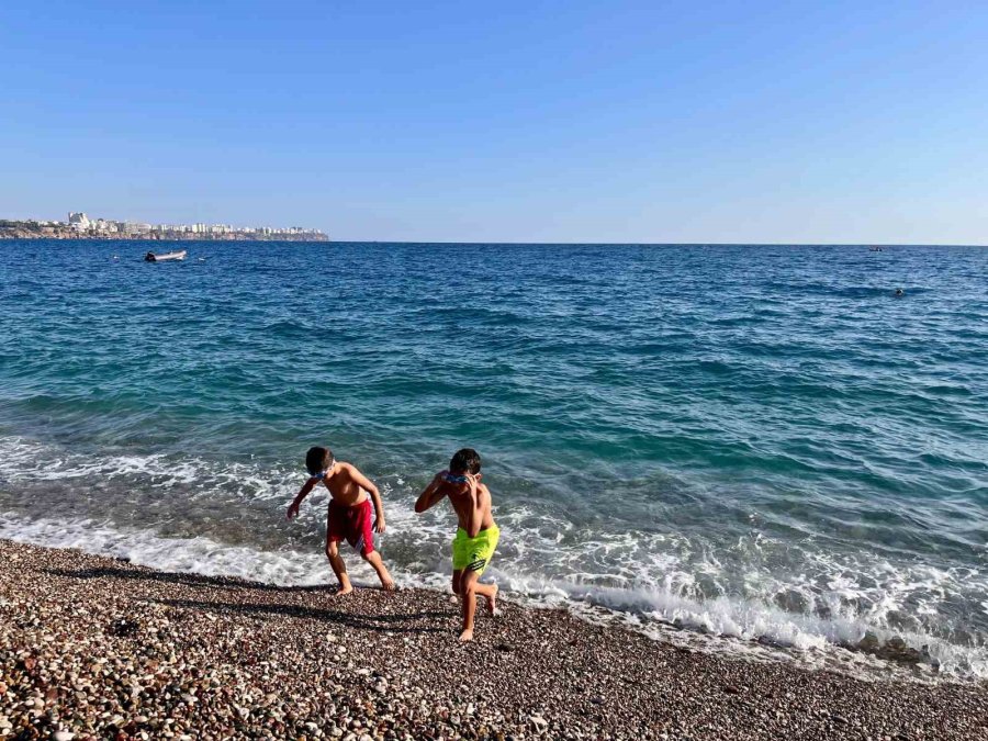 Antalya’da Kar Manzaralı Deniz Keyfi