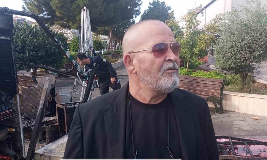 Ekmek Teknesi Gece Küle Döndü, Sabah İşyerine Gelince Küle Dönmüş İşyerini Gördü