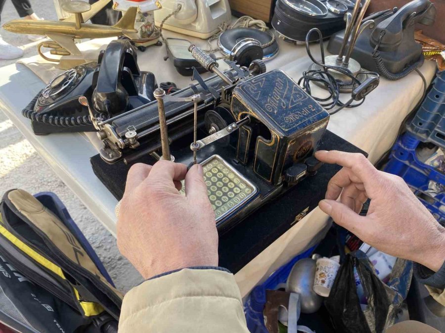 Eskişehir Antika Pazarında 1850 Yapımı Alman Daktilosu