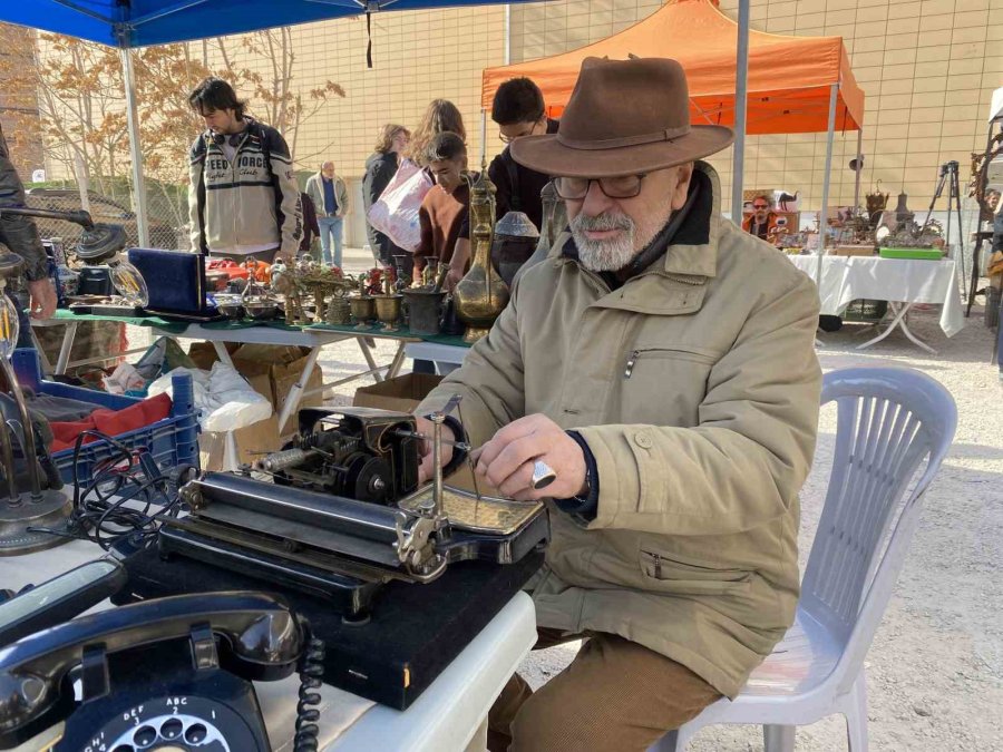 Eskişehir Antika Pazarında 1850 Yapımı Alman Daktilosu