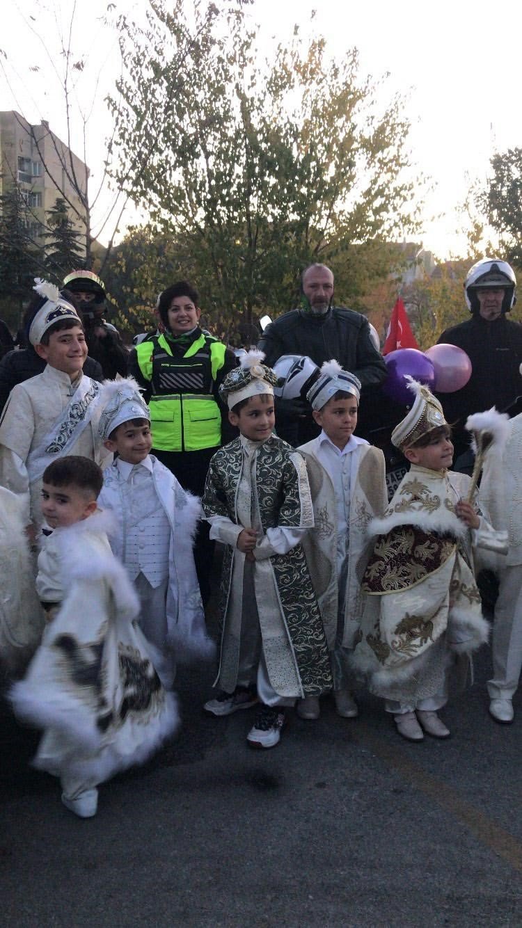 Sünnet Ettirilen 76 Çocuğun Kınasını Şehit Annesi Yaktı