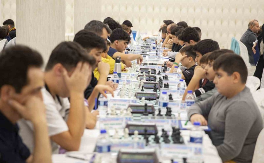 8. Uluslararası Satranç Turnuvası Başladı