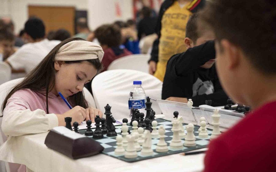 8. Uluslararası Satranç Turnuvası Başladı