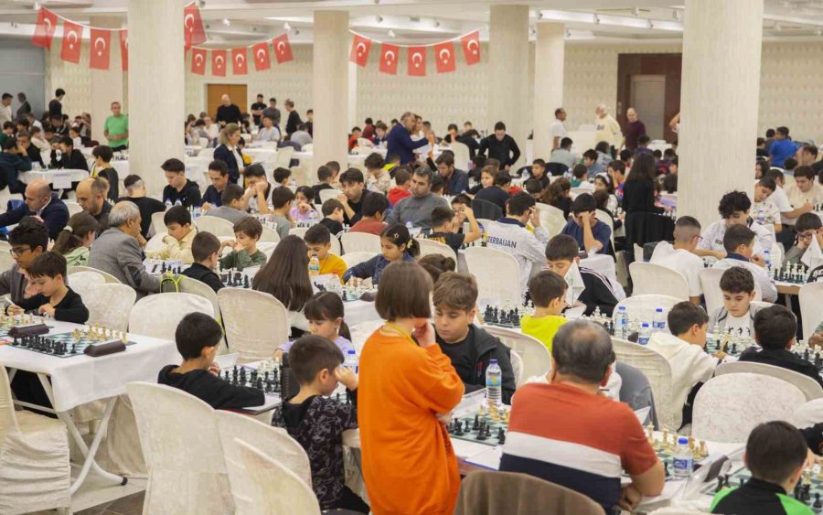 8. Uluslararası Satranç Turnuvası Başladı