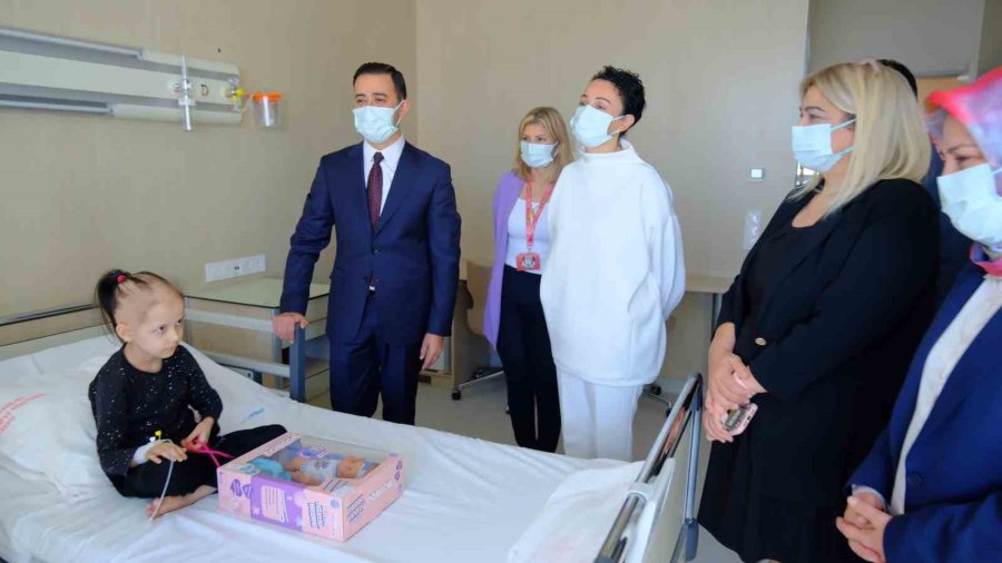 Sağlık Müdüründen Çocuklara Moral Ziyareti