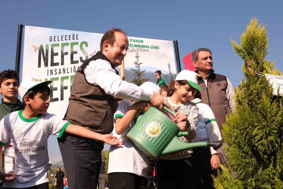 Mersin’de ’milli Ağaçlandırma Günü’nde 22 Bin Fidan Toprakla Buluştu