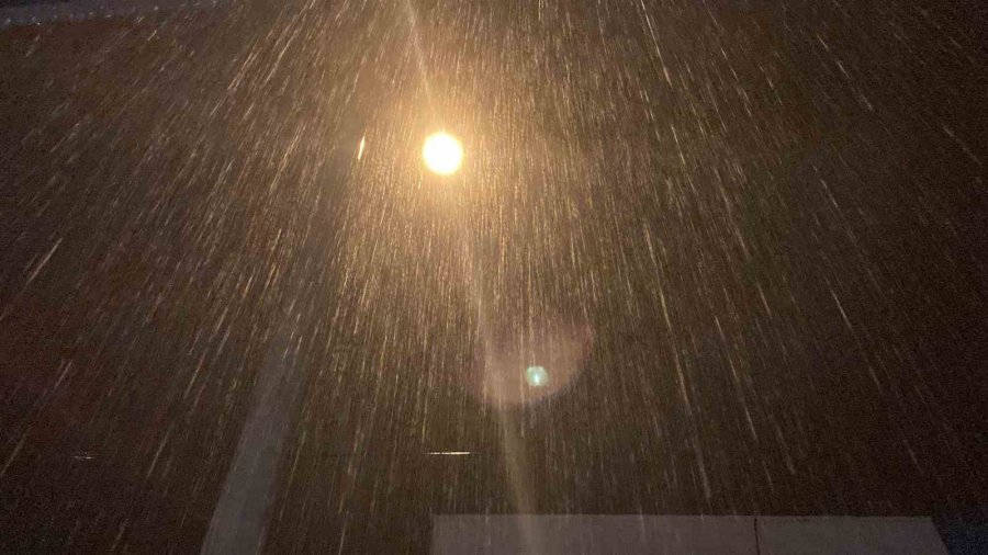 Mersin’in Yüksek Kesimlerinde Kar, Sahilde Yağmur Etkili Oldu