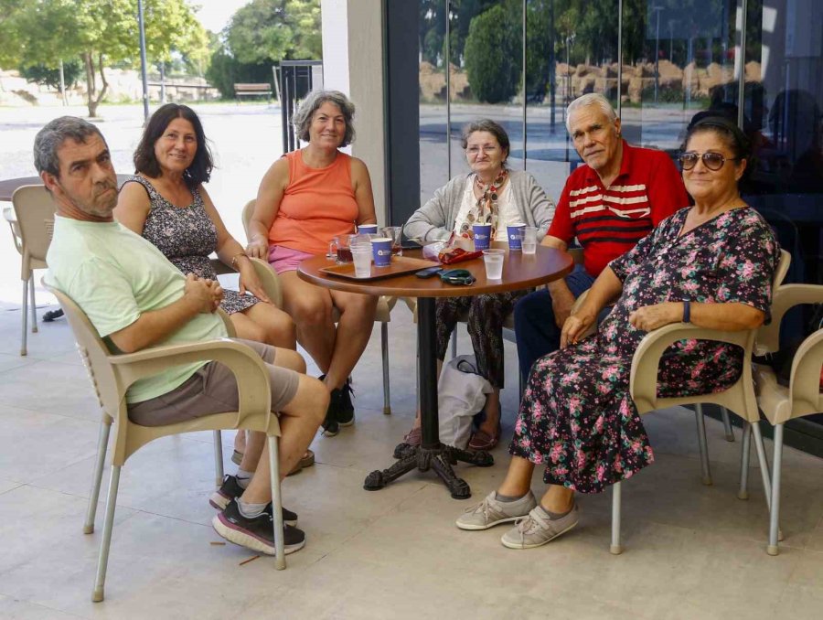 Emekliler Kahvesi’nde Keyifli Emeklilik