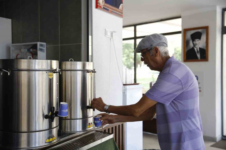 Emekliler Kahvesi’nde Keyifli Emeklilik