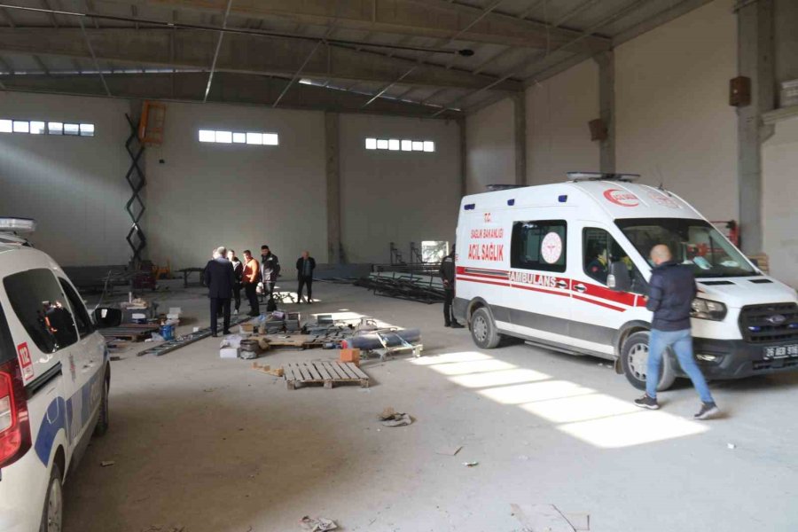 15 Metre Yükseklikten Düşen İşçi Hayatını Kaybetti