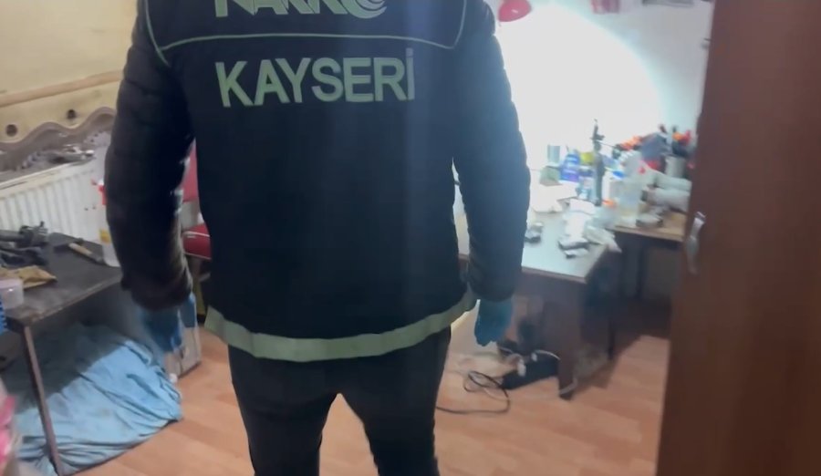 Turşu Bidonundan Uyuşturucu Çıktı