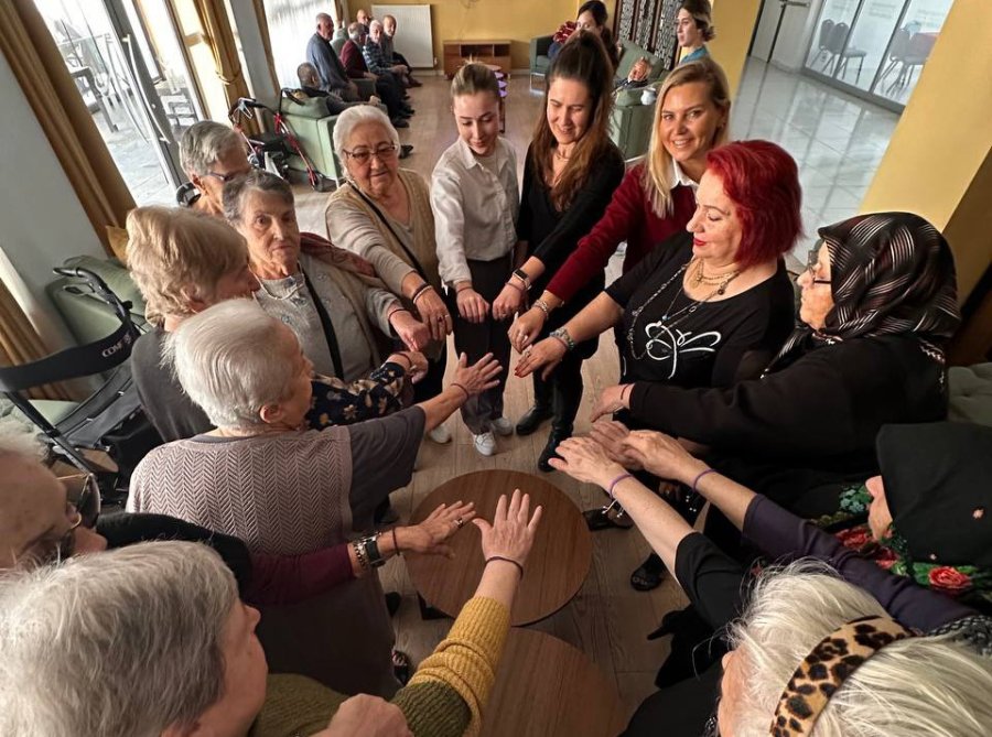 Dayanışmanın Sembolü Olarak Bileklik Yaptılar