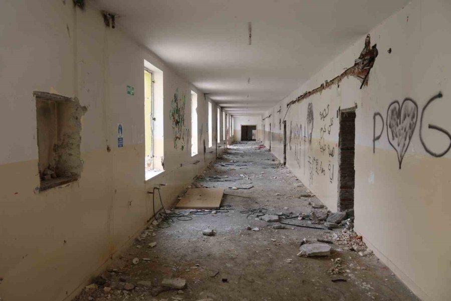 İha’nın Haberinden Sonra Uyuşturucu Yuvasına Dönen Okulun Yıkımına Başlandı