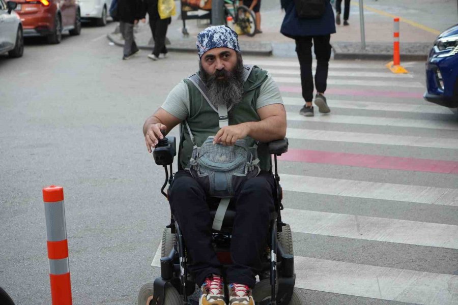 Bedensel Engelli Adamın ’rampa’ Çilesi