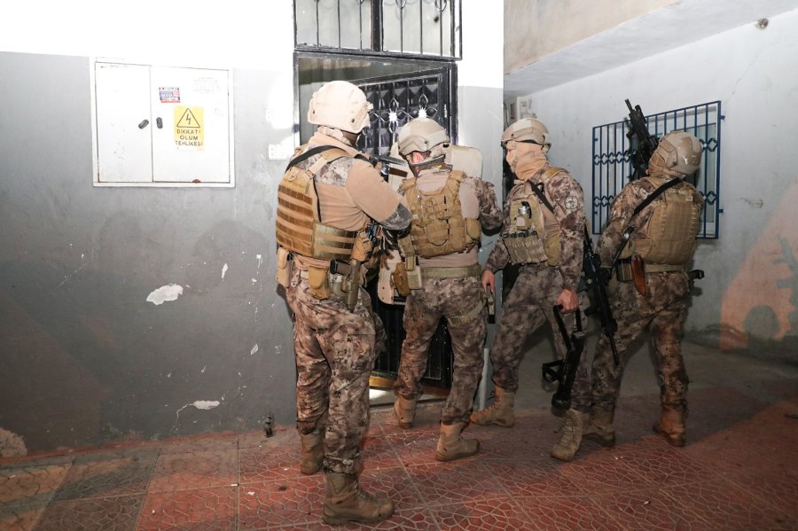 Mersin’de Dron Destekli Operasyon: Aranan 10 Şüpheli Yakalandı