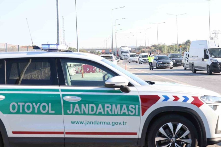 Jandarmanın Havadaki Gözü ’cayrokopter’ İle Otoyolda Denetim