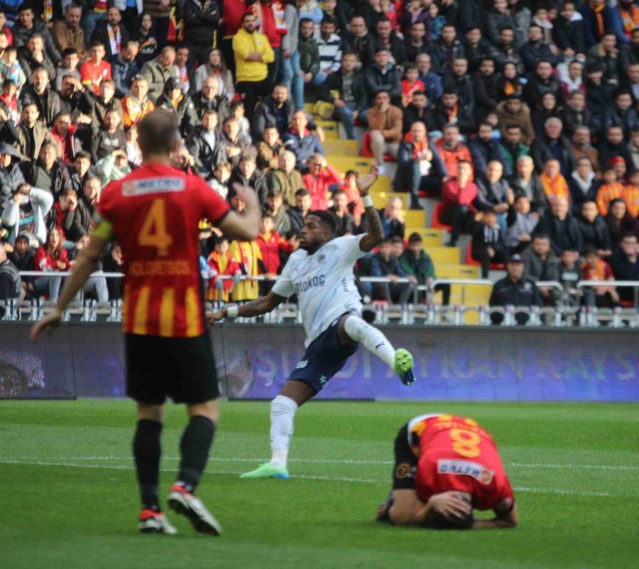 Trendyol Süper Lig: Kayserispor: 0 - Fenerbahçe: 2 (maç Devam Ediyor)
