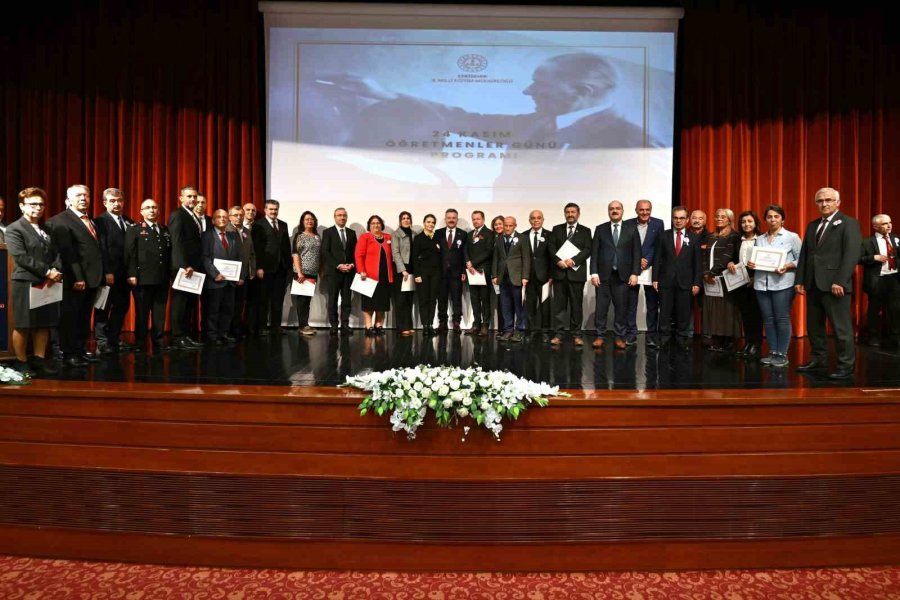 Vali Aksoy Öğretmenler Günü Kutlama Programına Katıldı