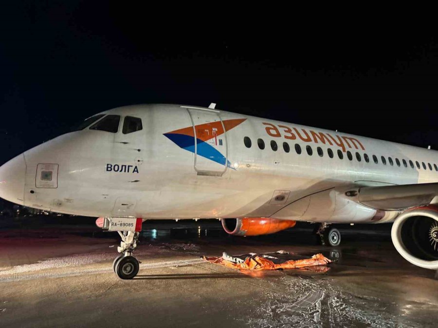 Antalya’da İniş Sırasında Motoru Yanan Yolcu Uçağına Rekor Sürede Müdahale