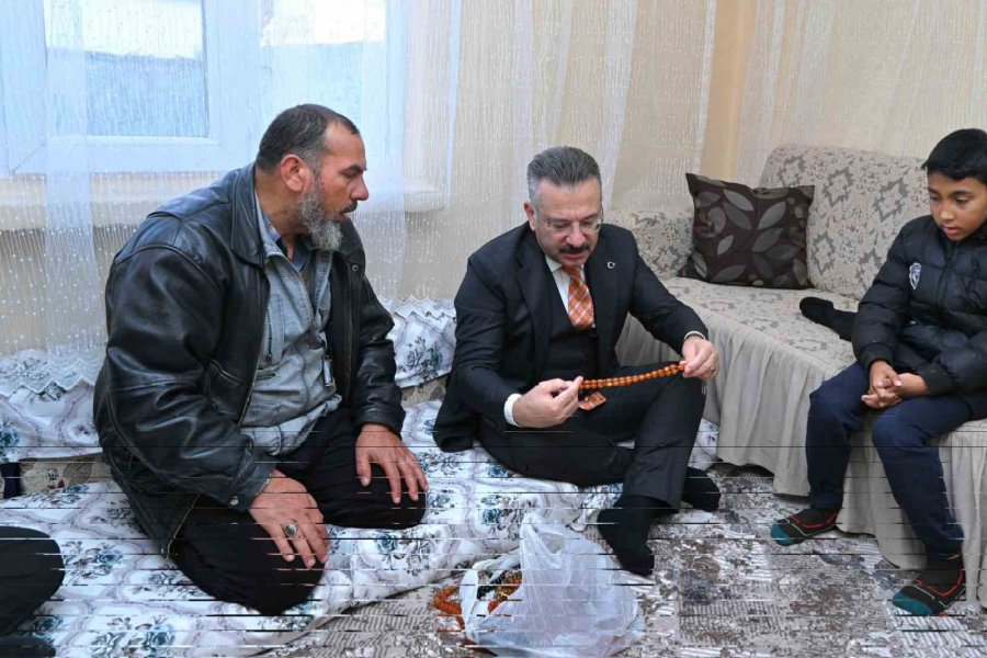 Vali Aksoy Şehit Ailesini Ziyaret Etti