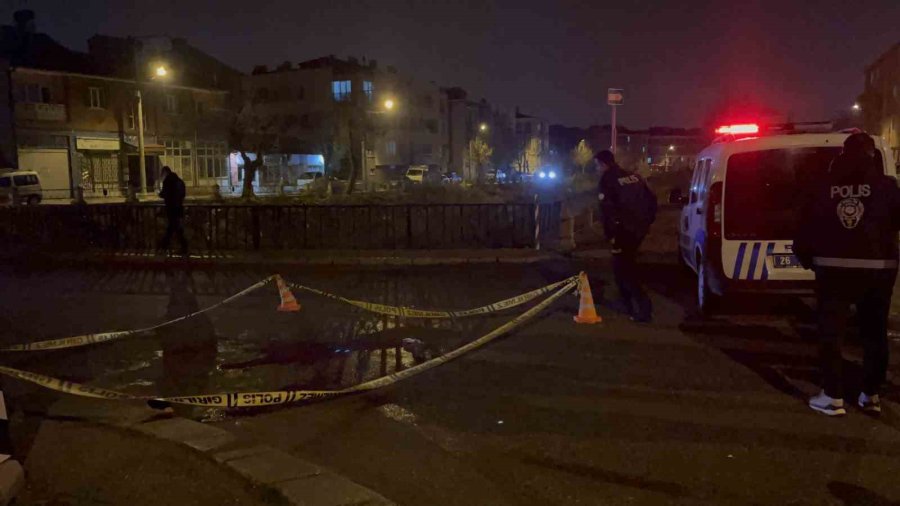 Husumetli 2 Arkadaş Arasında Çıkan Kavga Kanlı Bitti: 1 Ağır Yaralı