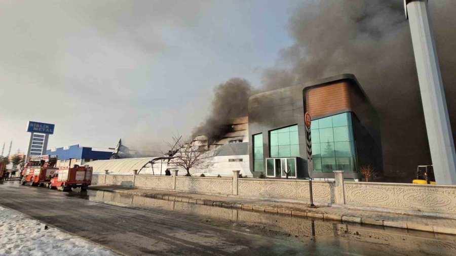 Fabrika Yangınında Ölü Sayısı 3’e Yükseldi