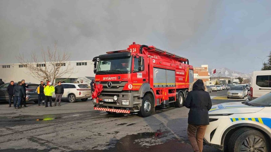 Fabrika Yangınında Ölü Sayısı 3’e Yükseldi