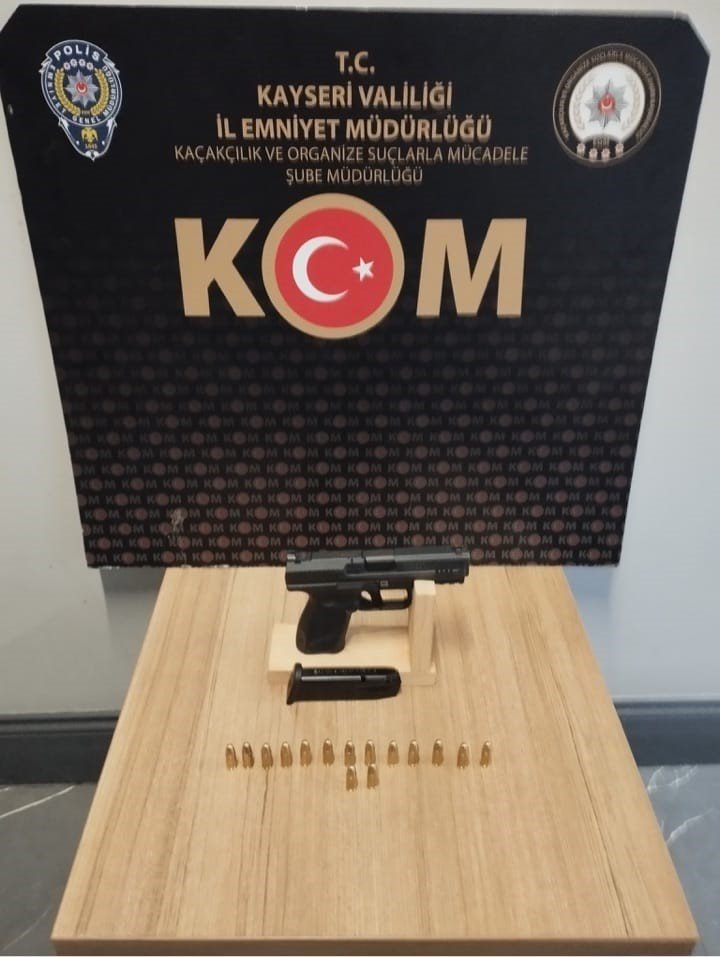 Tütün Kaçakçıları Polisten Kaçamadı