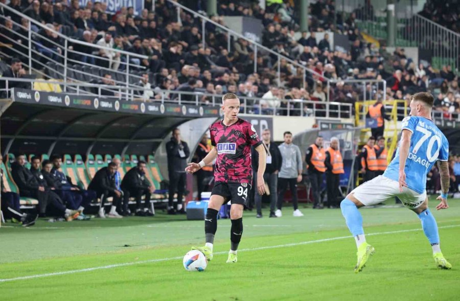 Trendyol Süper Lig: Alanyaspor: 1 - Trabzonspor: 1 (ilk Yarı)