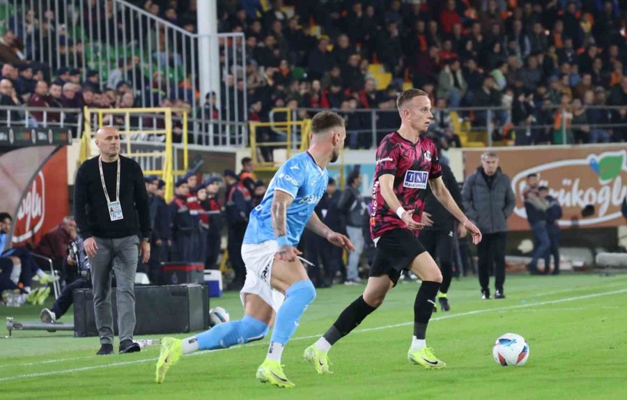 Trendyol Süper Lig: Alanyaspor: 1 - Trabzonspor: 1 (ilk Yarı)