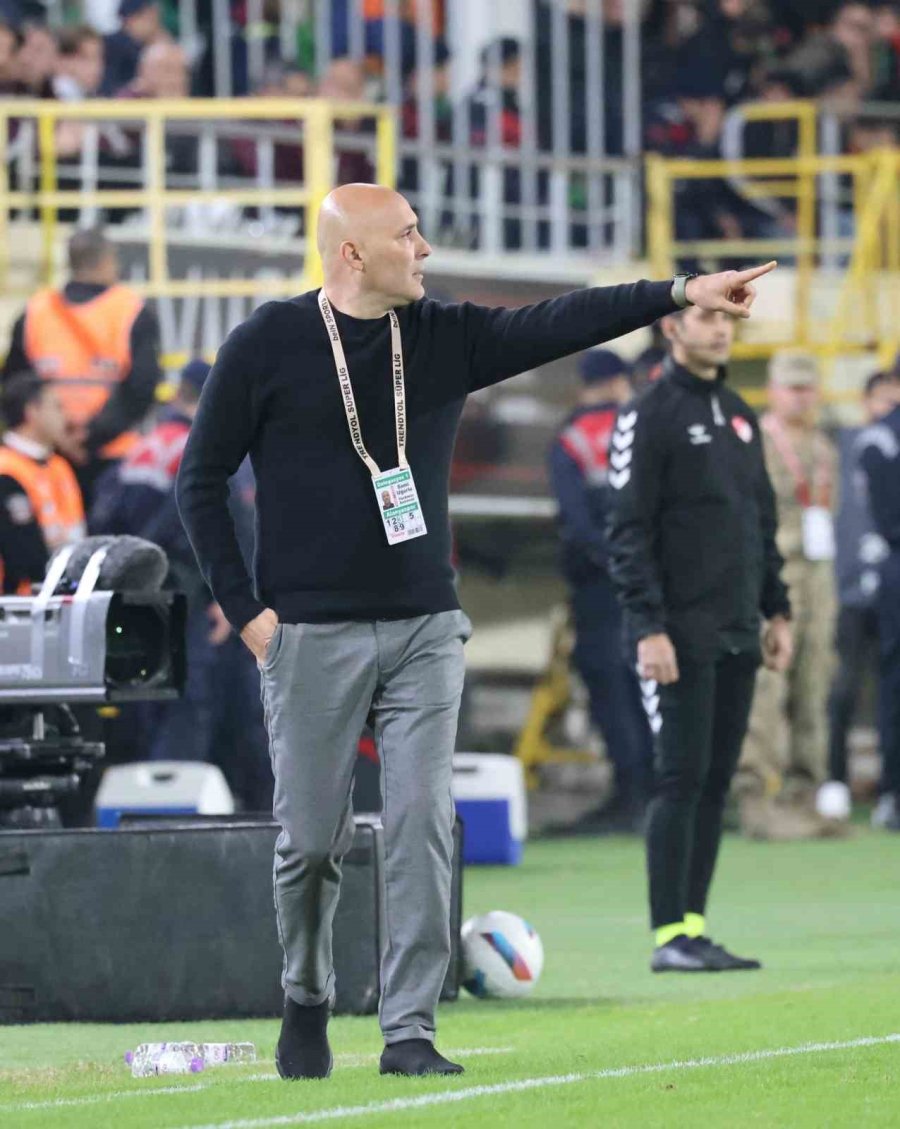 Trendyol Süper Lig: Alanyaspor: 1 - Trabzonspor: 1 (ilk Yarı)