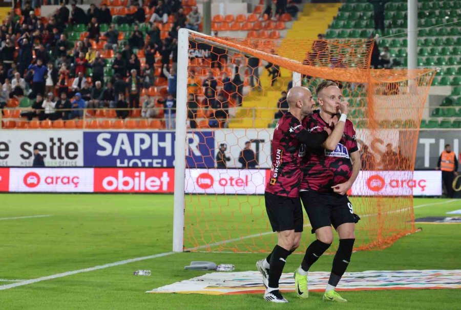 Trendyol Süper Lig: Alanyaspor: 2 - Trabzonspor: 1 (maç Sonucu)
