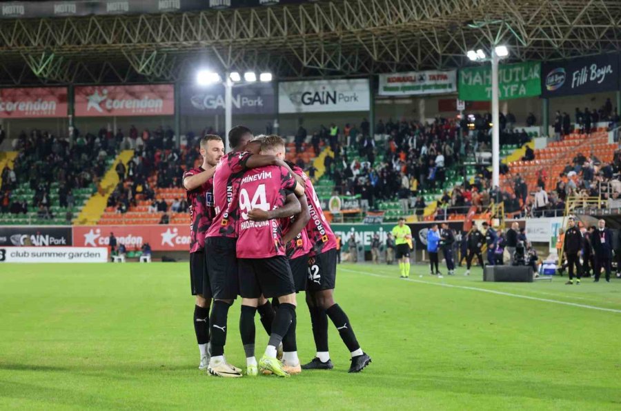 Trendyol Süper Lig: Alanyaspor: 2 - Trabzonspor: 1 (maç Sonucu)