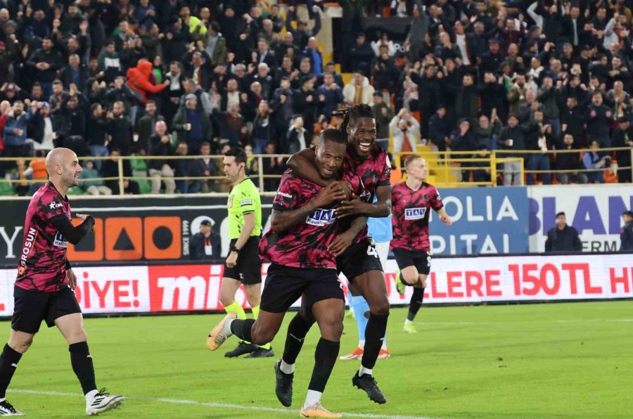 Trendyol Süper Lig: Alanyaspor: 2 - Trabzonspor: 1 (maç Sonucu)