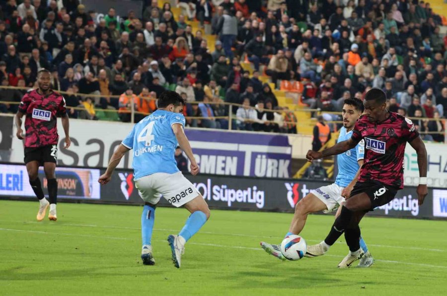 Trendyol Süper Lig: Alanyaspor: 2 - Trabzonspor: 1 (maç Sonucu)