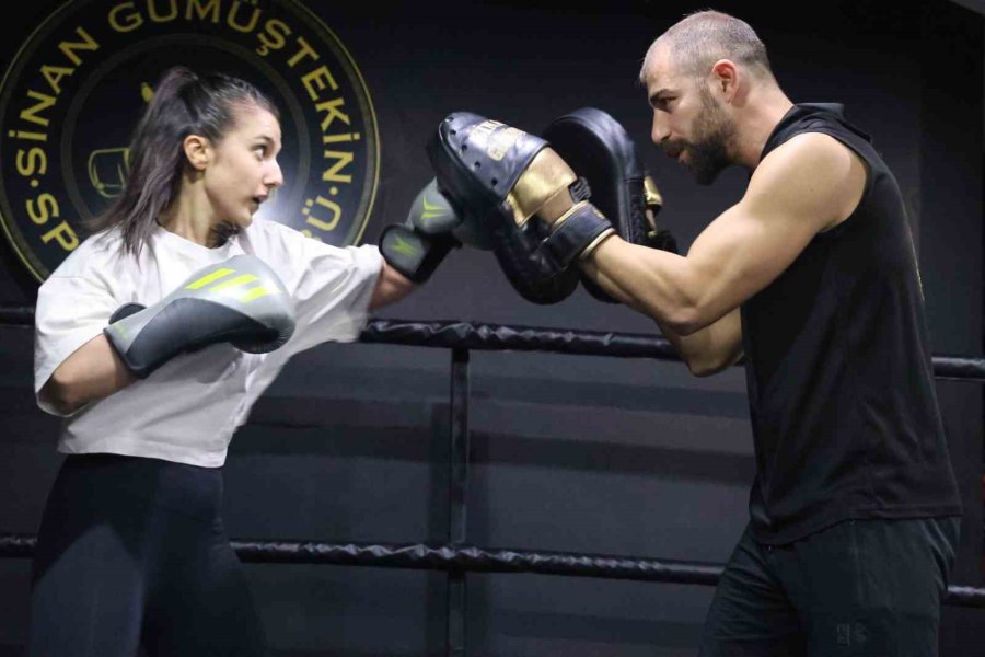 Futboldan Geçiş Yaptığı Boksta 23 Yaşında Antrenör Oldu