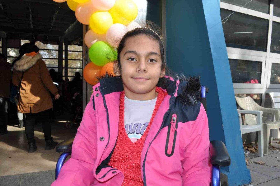 El Ele Veren Hayırseverler 450 Çocuğa Unutulmaz Bir Gün Yaşattı