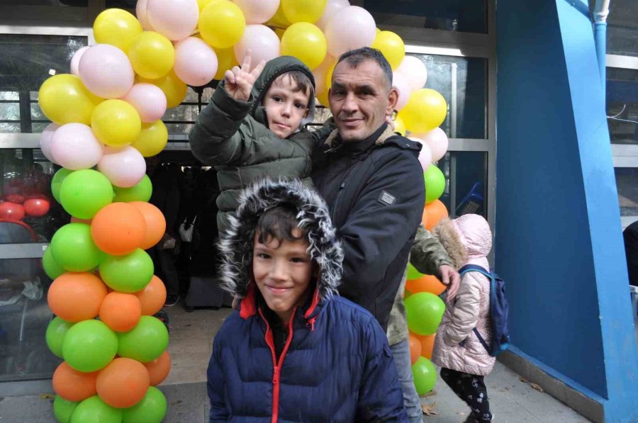 El Ele Veren Hayırseverler 450 Çocuğa Unutulmaz Bir Gün Yaşattı