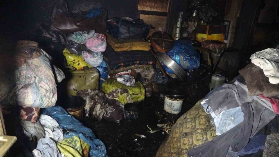 Alanya’da Yangın Müstakil Evi Küle Çevirdi