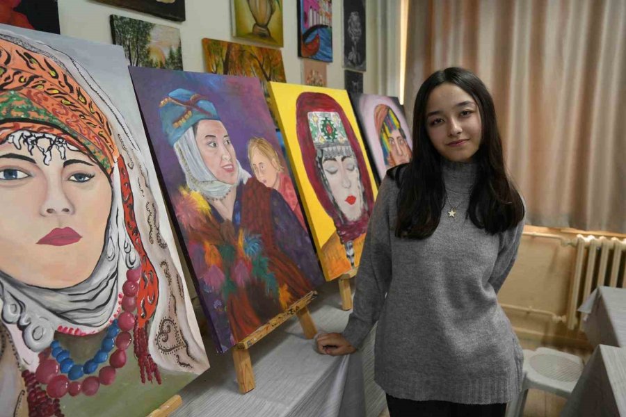 Bir Şarkıyla Ve Çekik Gözleri Sebebiyle Başlayan İlgisi Akıcı Konuşmaya Dönüştü