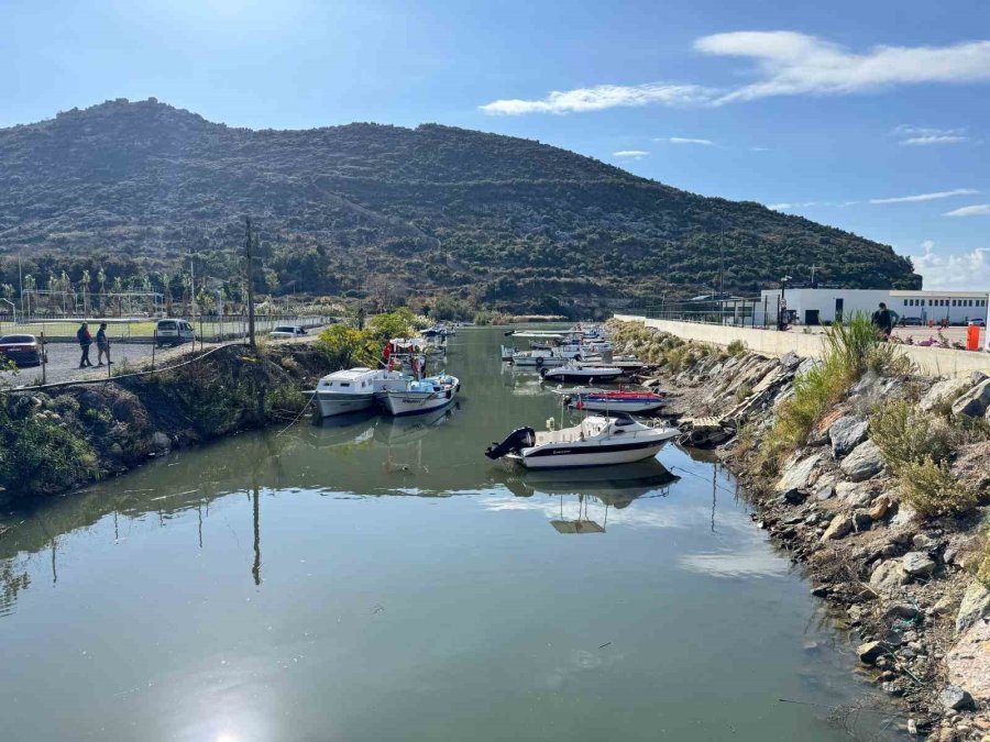 Gazipaşalı Balıkçılar Tekneleri İçin Çözüm Bekliyor