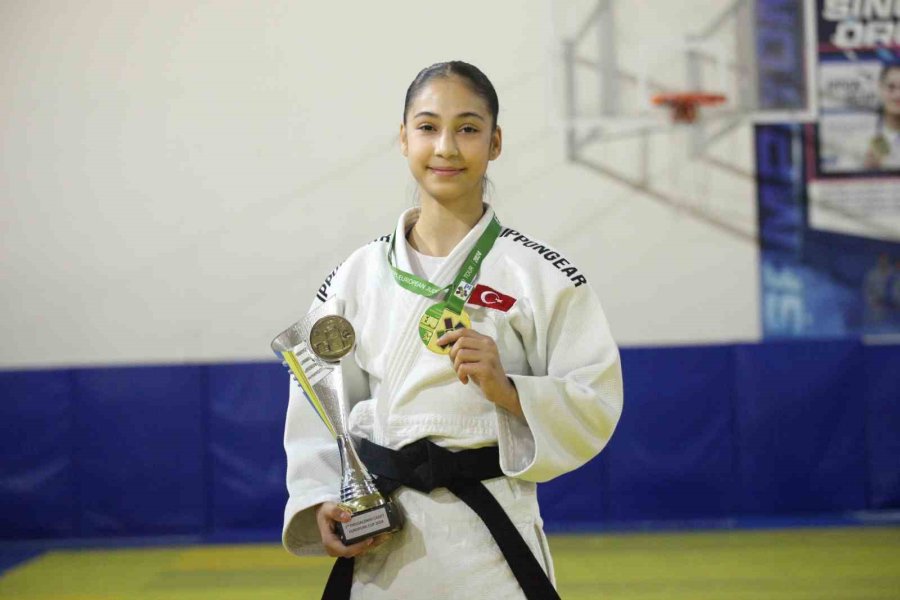 Yaşları Kadar Başarıları Ve Şampiyonlukları Var