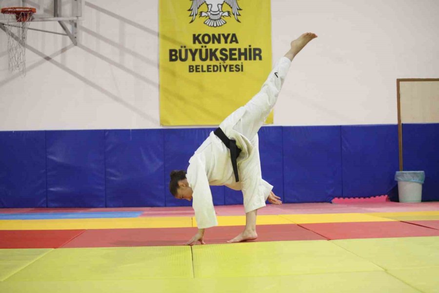 Yaşları Kadar Başarıları Ve Şampiyonlukları Var