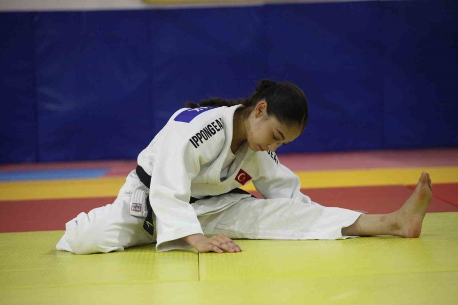 Yaşları Kadar Başarıları Ve Şampiyonlukları Var