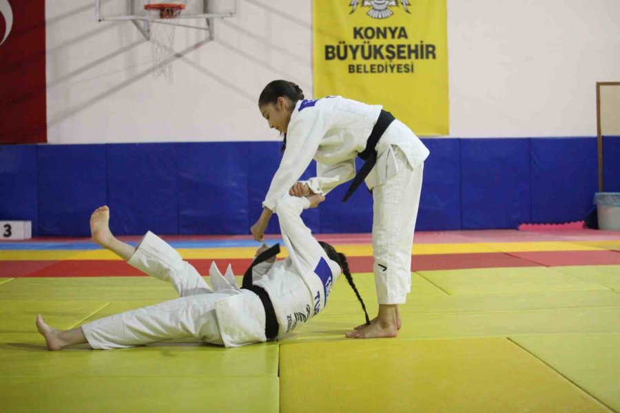 Yaşları Kadar Başarıları Ve Şampiyonlukları Var